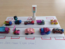 "Едем гудим! С пути уйди".
