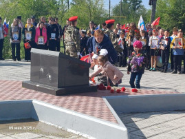 Митинг и торжественная церемония возложения цветов, посвящённые 80-летию Победы Митинг и торжественная церемония возложения цветов, посвящённые 80-летию Победы.