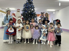 Новогодний утренник "Волшебный сундучок Деда Мороза".