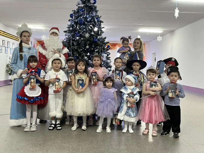 Новогодний утренник "Волшебный сундучок Деда Мороза".