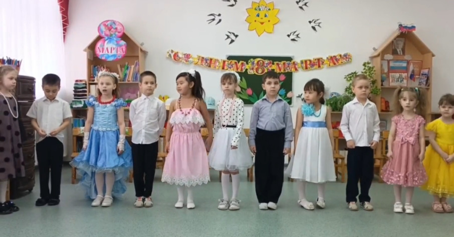 "Маме в день 8 марта".
